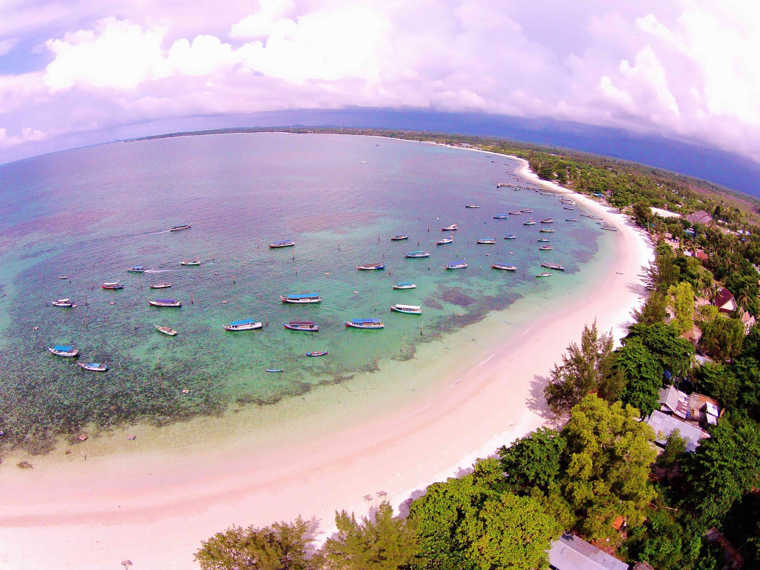 Menjelajahi Pesona Pantai Kelayang Surga Tropis di Belitung